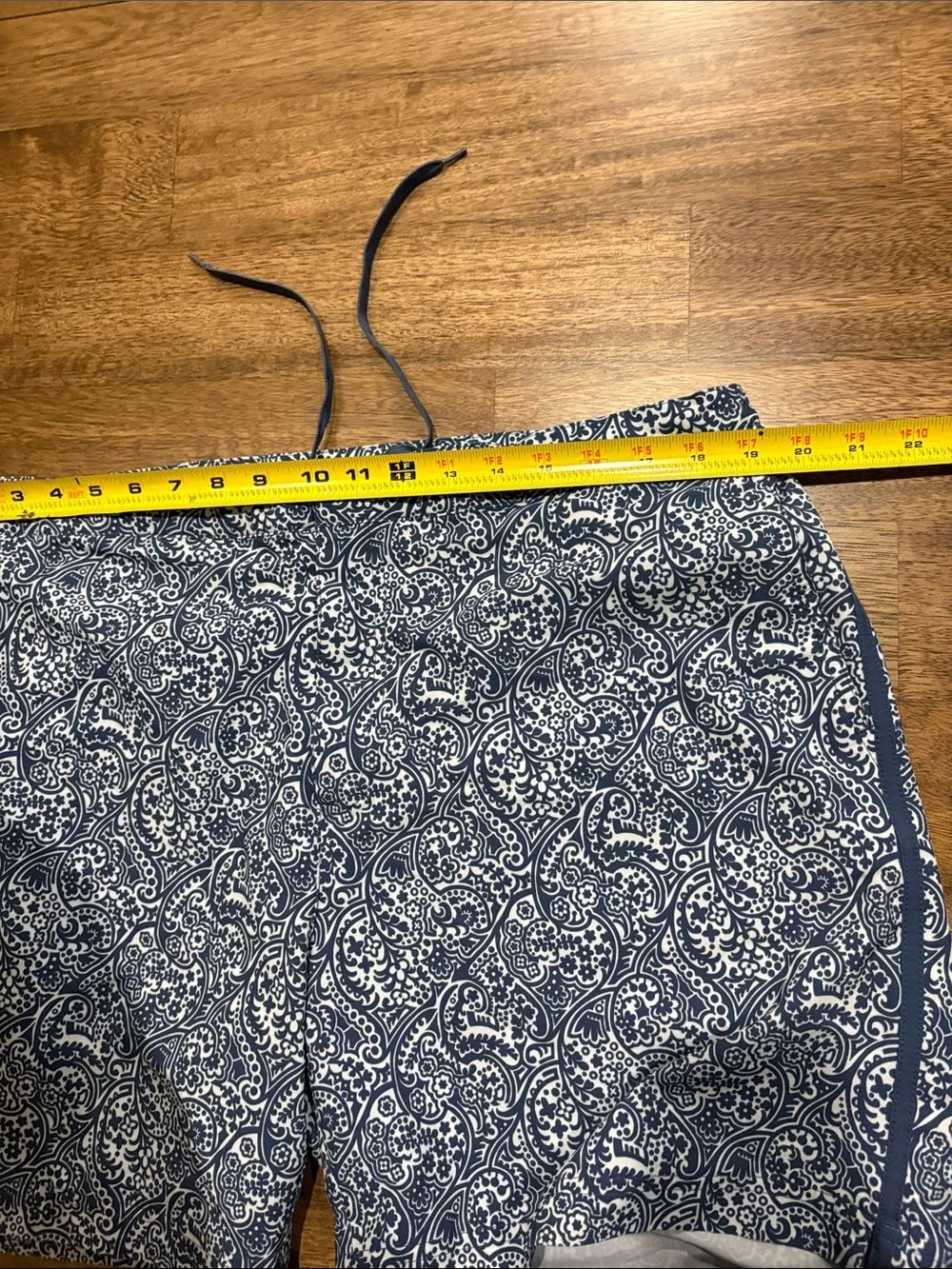Fair Harbor Swim Trunks Size 38. Navy blue and white Lined Drawstring 6” inseam